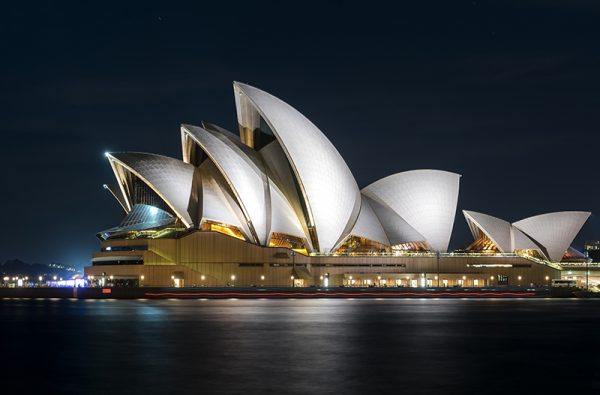 40 000 tone consumul lunar de materii prime